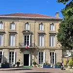 فندق Chateau Des Jacobins 3*