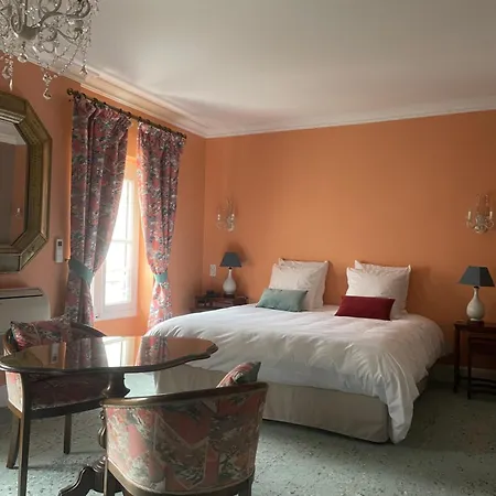 Chateau Des Jacobins 3*