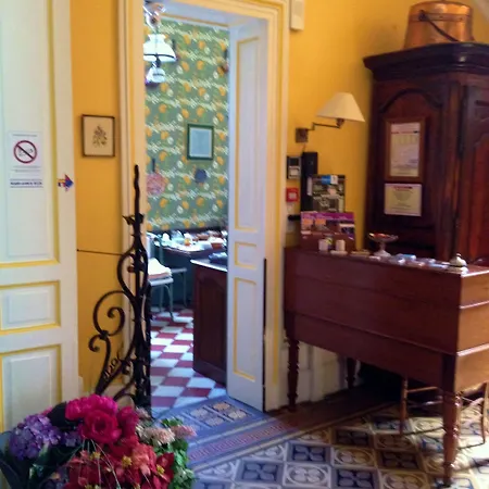 Chateau Des Jacobins Otel 3*