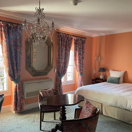 Hotell Chateau Des Jacobins 3*