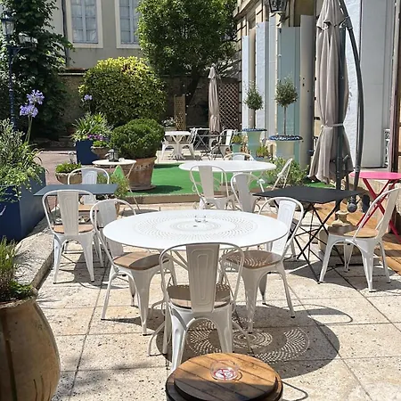 Otel Chateau Des Jacobins