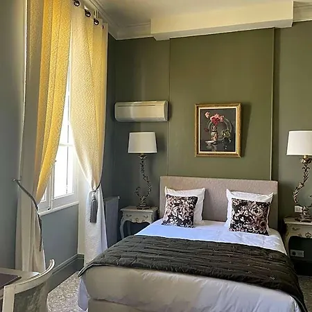 Chateau Des Jacobins מלון אז'ן