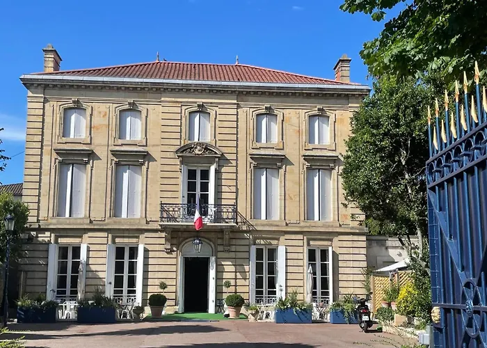 فندق Chateau Des Jacobins 3*