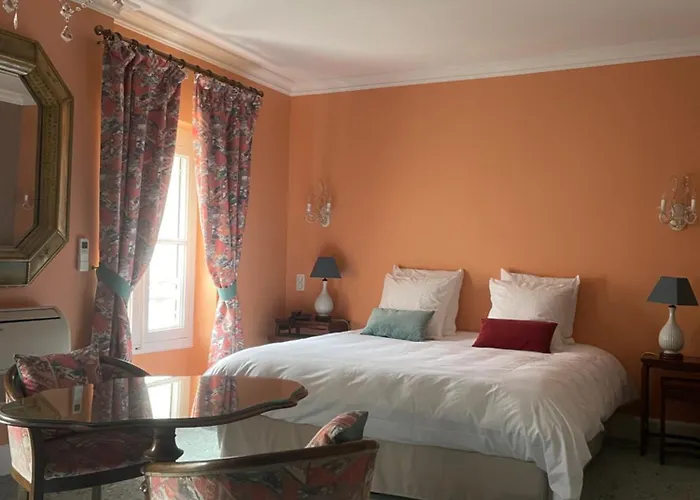 Chateau Des Jacobins 3*