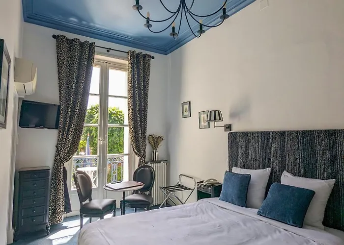 Chateau Des Jacobins מלון אז'ן