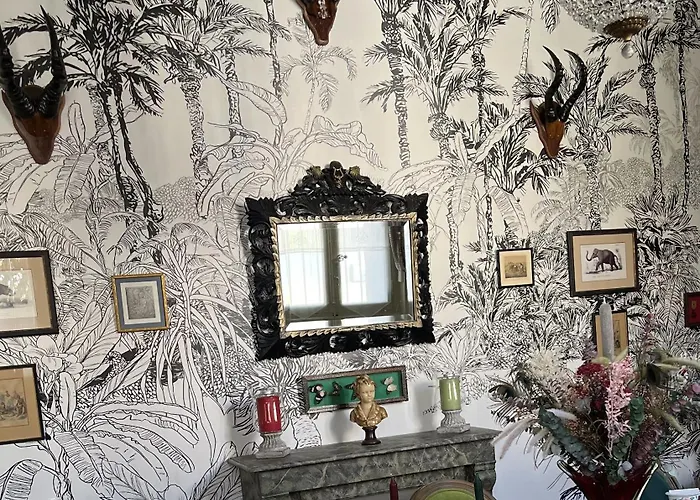 מלון Chateau Des Jacobins 3*