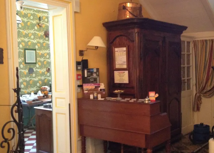 Chateau Des Jacobins מלון 3*